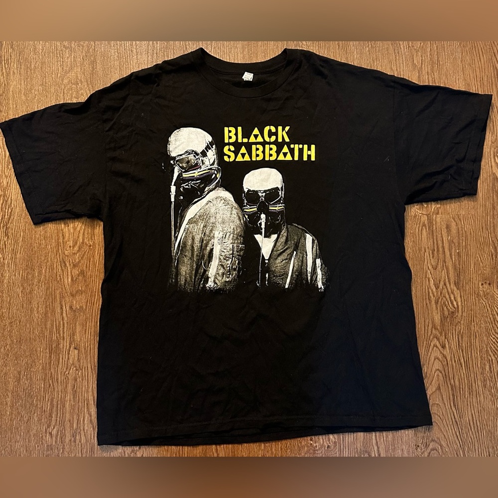 Black Sabbath T-shirt Men's Size XXL Graphic Short Sleeve Shirt Black
